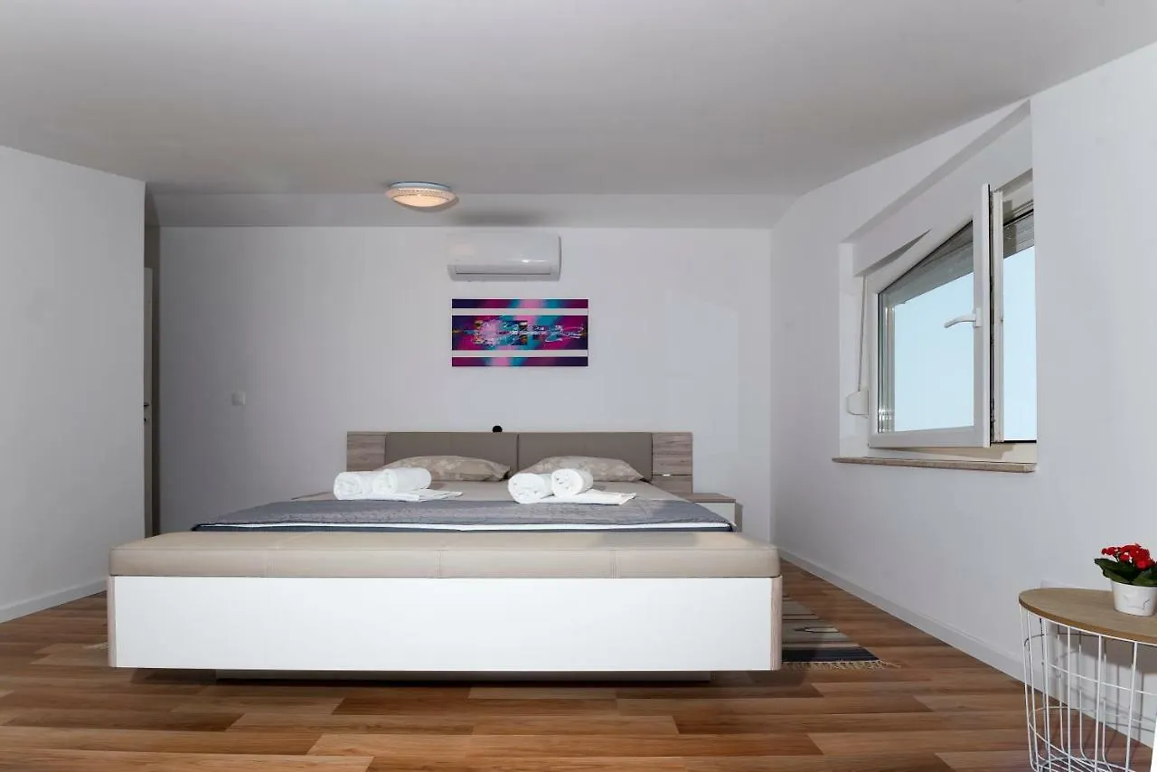Apartment Alemar Ližnjan