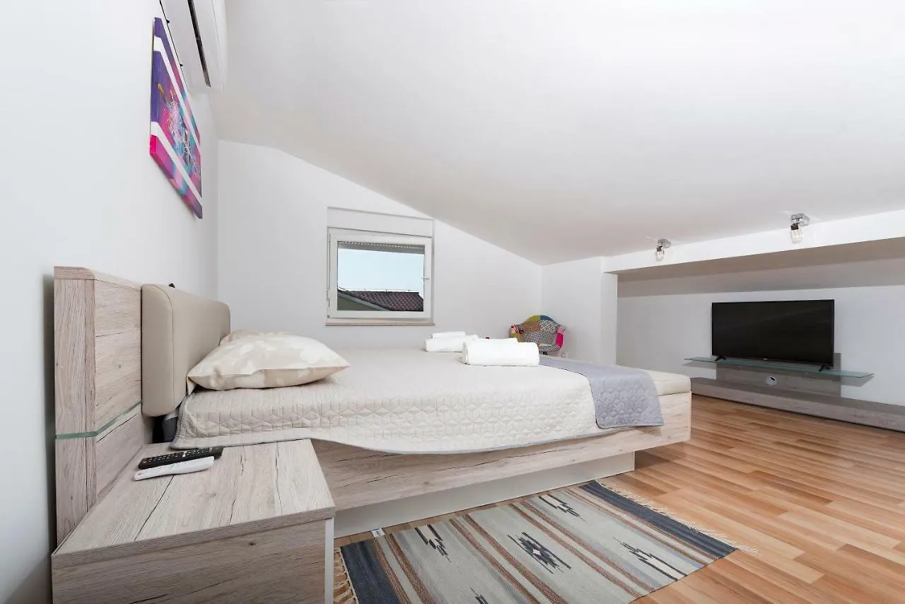 Apartment Alemar Ližnjan