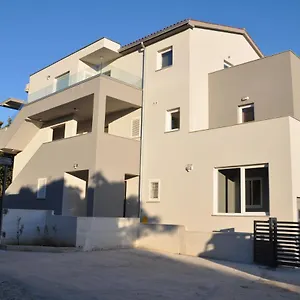  Apartment Aurora